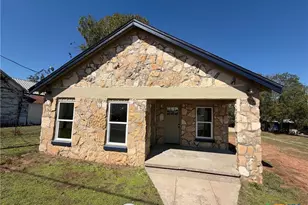 511 Saunders St, Gatesville, TX 76528 - Photo 1