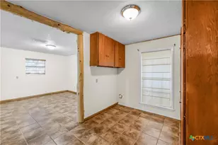1210 E Gonzales St, Yoakum, TX 77995 - Photo 10