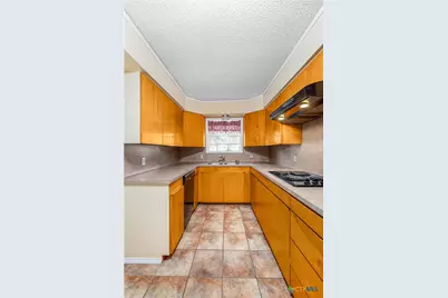 1210 E Gonzales Street, Yoakum, TX 77995 - Photo 12