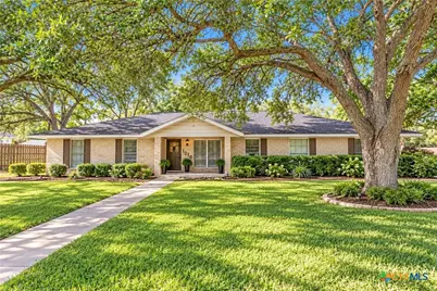 1210 E Gonzales Street, Yoakum, TX 77995 - Photo 1