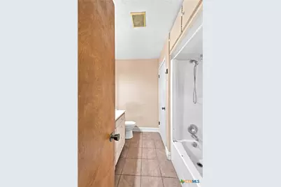 1210 E Gonzales Street, Yoakum, TX 77995 - Photo 22