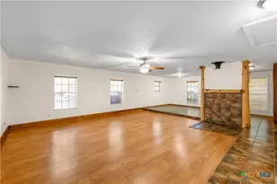 1210 E Gonzales St, Yoakum, TX 77995 - Photo 6