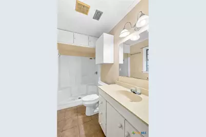 1210 E Gonzales Street, Yoakum, TX 77995 - Photo 26