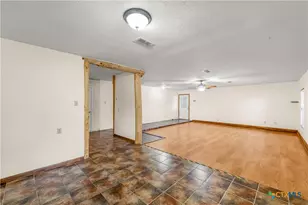 1210 E Gonzales St, Yoakum, TX 77995 - Photo 8