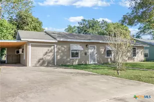 433 Wallace St, Seguin, TX 78155 - Photo 1