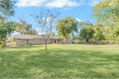 433 Wallace Street, Seguin, TX 78155 - Photo 4