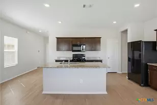 221 Calgary Ln, San Marcos, TX 78666 - Photo 6