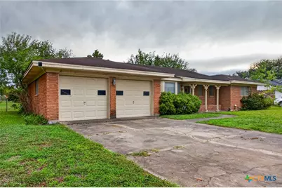 206 Cambridge, Victoria, TX 77905 - Photo 2