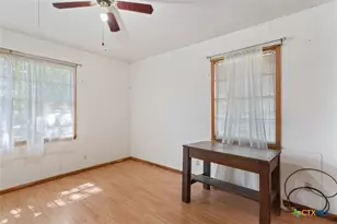 106 N 1st St, Little River Academy, TX 76554 - Photo 12