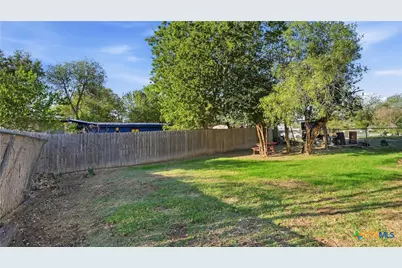 815 Fourth Street, Seguin, TX 78155 - Photo 32