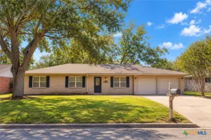 508 Suzanne St, Edna, TX 77957 - Photo 1