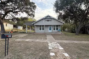 903 E Morgan Ave, Cuero, TX 77954 - Photo 1