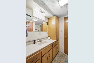 351 Refugio Highway, Victoria, TX 77905 - Photo 18