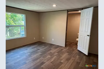717 Blyth Road, Victoria, TX 77904 - Photo 8