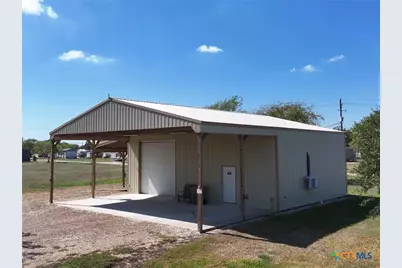 407 W Oakland Avenue, Seadrift, TX 77983 - Photo 1