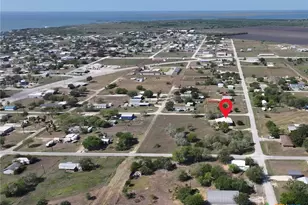 407 W Oakland Ave, Seadrift, TX 77983 - Photo 6