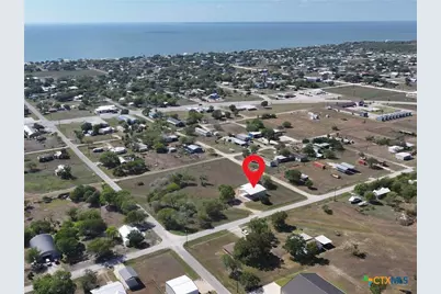 407 W Oakland Avenue, Seadrift, TX 77983 - Photo 8