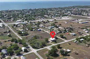 407 W Oakland Ave, Seadrift, TX 77983 - Photo 8
