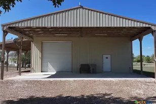 407 W Oakland Ave, Seadrift, TX 77983 - Photo 2