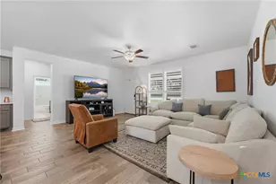 922 N Ave F, Shiner, TX 77984 - Photo 8