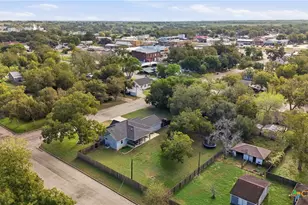 922 N Ave F, Shiner, TX 77984 - Photo 40