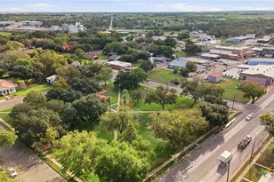 922 N Ave F, Shiner, TX 77984 - Photo 36