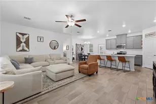 922 N Ave F, Shiner, TX 77984 - Photo 6