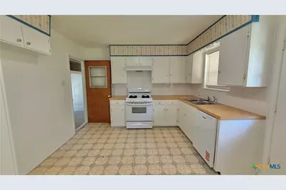203 Hardeman Street, Copperas Cove, TX 76522 - Photo 6