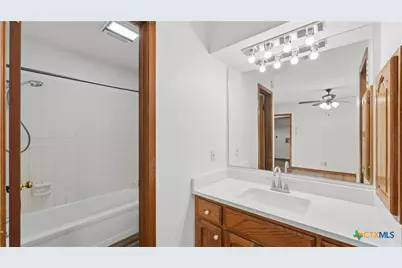 1314 S Mesquite Avenue, New Braunfels, TX 78130 - Photo 8
