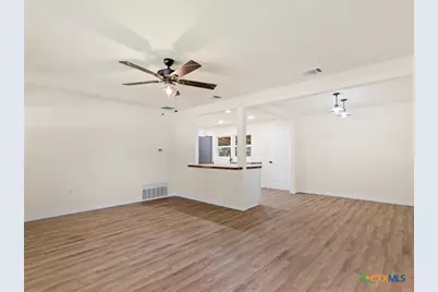 878 E Torrey Street, New Braunfels, TX 78130 - Photo 8