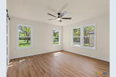 878 E Torrey Street, New Braunfels, TX 78130 - Photo 14