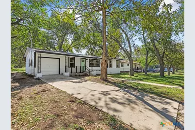 878 E Torrey Street, New Braunfels, TX 78130 - Photo 2