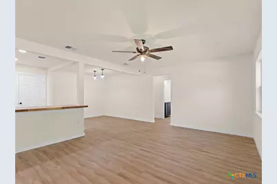 878 E Torrey Street, New Braunfels, TX 78130 - Photo 6