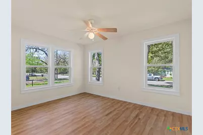 878 E Torrey Street, New Braunfels, TX 78130 - Photo 18