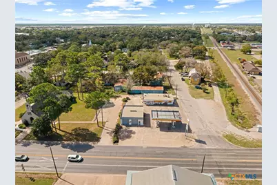 201 S Wells Street, Edna, TX 77957 - Photo 30