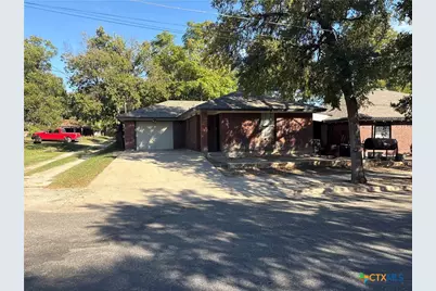306 S Walnut Street, Lampasas, TX 76550 - Photo 6