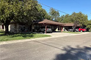306 S Walnut St, Lampasas, TX 76550 - Photo 1