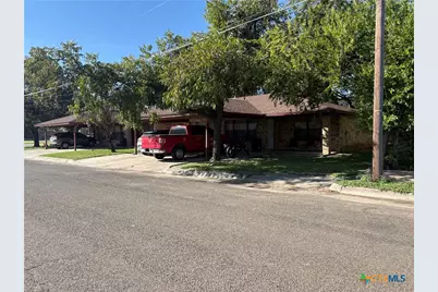 306 S Walnut Street, Lampasas, TX 76550 - Photo 4