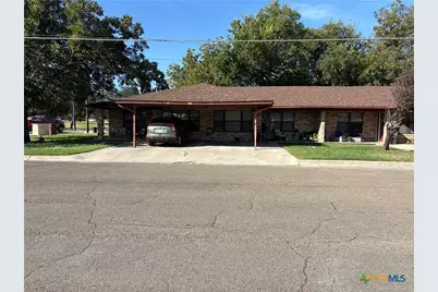 306 S Walnut Street, Lampasas, TX 76550 - Photo 2