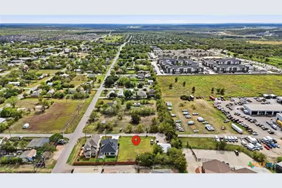 305 W Lane Avenue, Manor, TX 78653 - Photo 4