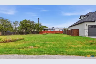 305 W Lane Avenue, Manor, TX 78653 - Photo 6