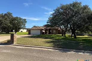 1915 Yellowstone Rd, Lampasas, TX 76550 - Photo 1