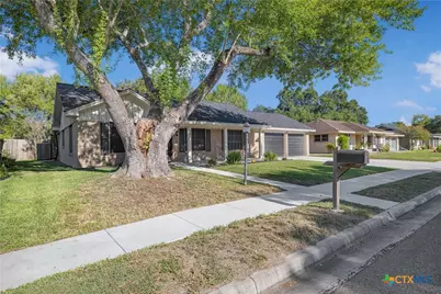302 Yorkshire Lane, Victoria, TX 77904 - Photo 2