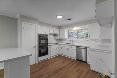 302 Yorkshire Lane, Victoria, TX 77904 - Photo 10