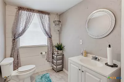 1074 E Ireland Street, Seguin, TX 78155 - Photo 10