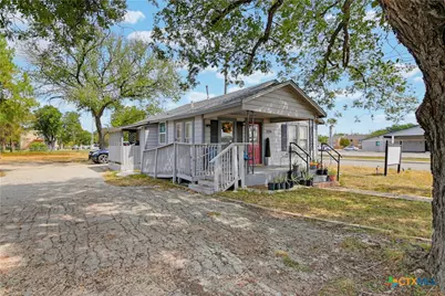 1074 E Ireland Street, Seguin, TX 78155 - Photo 2