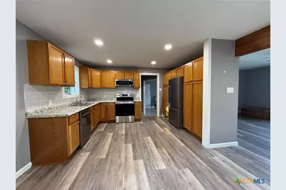 32 Hillcrest Drive, Lampasas, TX 76550 - Photo 2