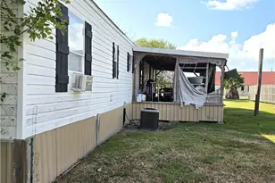 104 W Baltimore Ave, Seadrift, TX 77983 - Photo 4
