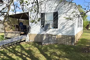 104 W Baltimore Ave, Seadrift, TX 77983 - Photo 2
