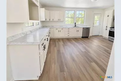 324 W Avenue C, Belton, TX 76513 - Photo 2